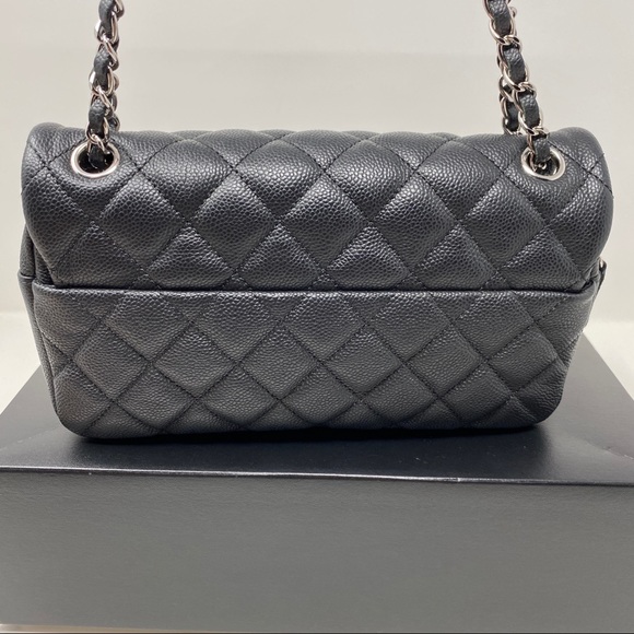 Chanel Easy Flap Medium Shoulder Bag - Picture 2 of 16